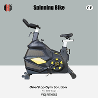 Bicicleta de Spinning con Asiento Ajustable, Manillar Multigrip, Pedales y Marco de Soporte Estable para Equipos de Fitness Comerciales