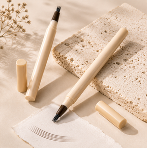 Stylo à sourcils liquide 4 pointes de qualité supérieure, bio, végan, waterproof et anti-bavures pour des sourcils d'apparence naturelle pour le maquillage quotidien des yeux - Product Image 1