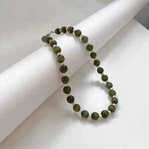 قلادة خرز زجاجية ملونة بتصميم بسيط مخصص، قلادة يدوية الصنع من الخرز الأكريليك قوس قزح، مجوهرات غير مسببة للحساسية للنساء كهدايا - Product Image 4