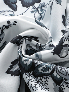 Đầm trung dài màu trơn thanh lịch với tay áo ren và cổ tròn, chất liệu dệt in kỹ thuật số, có thể giặt được - Product Image 5