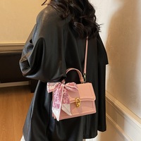 Sac à main coréen style crème 2026, design de niche, sac bandoulière avec fermoir foulard