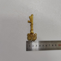 Pendentifs et ornements personnalisés en alliage de zinc, pendentif plaqué or avec logo de clé en métal personnalisé