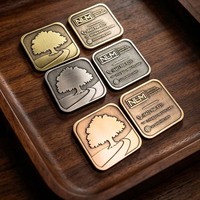 Nouveau design 2026 – Marqueur de balle de golf 40 mm carré en alliage de zinc, fait main, écologique, durable, avec bord martelé et logo gravé