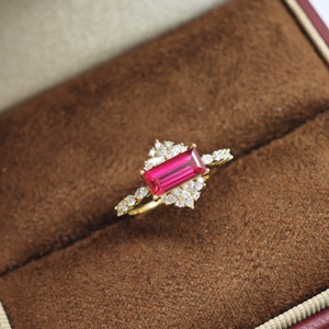 แหวนเพชรและทับทิมสังเคราะห์ 14k จาก UM jewelry เหมาะสำหรับทุกเพศทุกวัย สวมใส่ได้ทุกวัน หรือเป็นของขวัญวันครบรอบแต่งงาน - Product Image 6