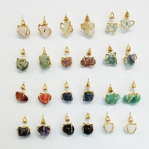 A2144 boucles <span class=keywords><strong>d</strong></span>'oreilles en cristal de pierre brute naturelle quartz rose boucles <span class=keywords><strong>d</strong></span>'oreilles en pierre <span class=keywords><strong>d</strong></span>'améthyste goujons bijoux en gros - Product Image 1