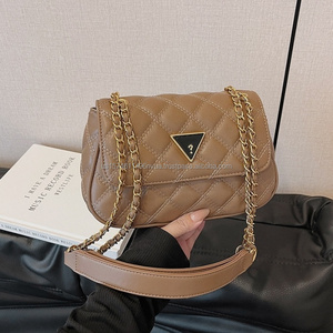 Vendeur en Ligne Sacs à Bandoulière Tendance 2025 avec Chaîne de Créateur Guess Original pour Dame - Product Image 1