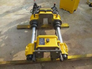 Outil de tension hydraulique pour rails ferroviaires, destiné à la construction et au redimensionnement des voies ferrées - Product Image 4