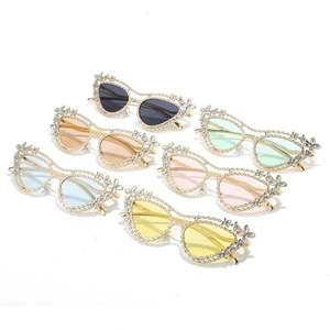 Lunettes de soleil œil de chat pour femme avec logo personnalisé, monture métallique de luxe vintage 2025, protection UV400 et cristaux diamantés - Product Image 3
