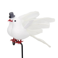 Colombes artificielles blanches, colombes de mariage, décorations d'intérieur, pigeons à plumes, verdure, petits oiseaux, ailes étendues, colombes en paire