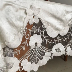 Mantel de Encaje Floral Blanco Bordado, Cubierta de Mesa Vintage de Lujo con Borde Festoneado para Banquetes de Boda y Decoración Sofisticada del Hogar - Product Image 4