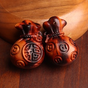 Llavero de madera de durazno con bolsa de la suerte, soporte para monedas grabado, colgante de madera portátil estilo chino, artesanía. - Product Image 2