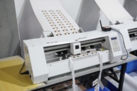 Máquina cortadora de papel automática Eizoulyn, trazador cortador de etiquetas y pegatinas para todas las impresoras UV DTF, nueva condición