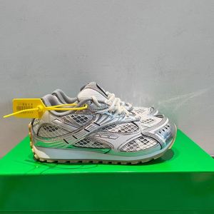 รองเท้าผ้าใบลำลองแบบ unisex ระบายอากาศได้ดี ผลิตจากหนังวัว พื้นยางทนทาน มีหลายสี เหมาะสำหรับออกกำลังกาย วิ่งจ๊อกกิ้ง แฟชั่นทันสมัย - Product Image 1