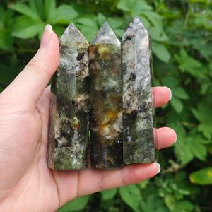 หินไมก้าสีเขียวธรรมชาติทรงหอคอย คริสตัลขัดเงา งานฝีมือประดับตกแต่งบ้าน สำนักงาน ของขวัญสะสม - Product Image 4