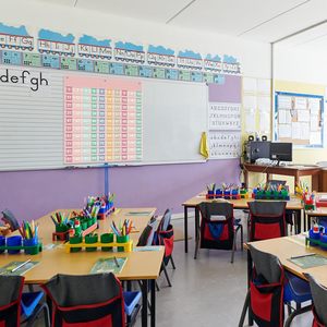 Tabla de Cien Números con Bolsillos, 100 Tarjetas de Números de Doble Cara, Herramienta de Aprendizaje de Matemáticas Rosa para Niños, Educación en Conteo - Product Image 5