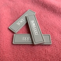 Étiquette en caoutchouc souple avec logo simple, étiquette en silicone 2D simple pour bikini