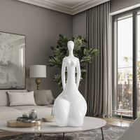 Sculpture Abstraite Femme en Résine Art Déco Faite à la Main Rouge Décoration Moderne pour la Maison Figurine Statue pour Salon ou Galerie