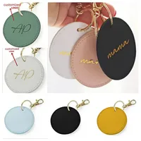 Porte-clés personnalisé avec initiales en relief, rond, monogramme personnalisé, lettre, couleur bonbon, charme de sac en PU, cadeau de mariage, cadeau d'anniversaire