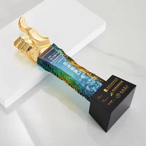 ถ้วยรางวัลคริสตัลรูปหัวแม่มือทำจากเรซินที่สร้างสรรค์งานแกะสลักออกแบบได้ตามที่ต้องการ - Product Image 5