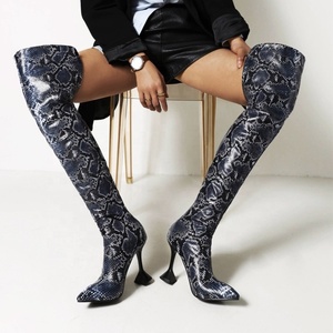 Bottes longues pour femme, grande taille 43, en similicuir serpent, à bout pointu, talon chaton, montantes au-dessus du genou, avec fermeture éclair arrière, tendance - Product Image 1