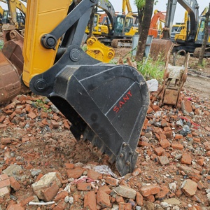 Excavatrice SANY SY215C SY215 d'occasion, 21 tonnes, godet de 0,8 m, chenilles de 600 mm, marque japonaise, moteur Isuzu, moteur hydraulique et engrenages à vendre - Product Image 4