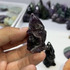 Sculptures de Gnomes en Pierres Précieuses Naturelles en Gros : Améthyste Brute, Aventurine Verte Rêveuse, Obsidienne Noire – Gravures de Nains en Cristal en Vrac - Product Image 1