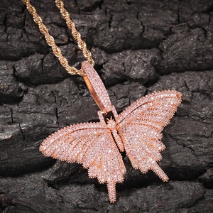 Collana con Piccola Farfalla <span class=keywords><strong>Rosa</strong></span> Ghiacciata con Catena in Acciaio <span class=keywords><strong>Oro</strong></span> <span class=keywords><strong>Rosa</strong></span> per <span class=keywords><strong>Donna</strong></span> e Uomo Gioielli <span class=keywords><strong>Rosa</strong></span> Baby all'Ingrosso - Product Image 5