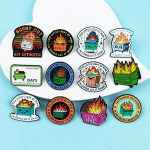 Broche de aleación con diseño de cesto de basura de bola de fuego de dibujos animados, estilo europeo y americano, con cita en inglés, para ropa y mochilas - Product Image 2