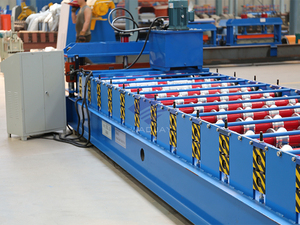 เครื่องขึ้นรูปกระเบื้องอัตโนมัติสำหรับแผ่นหลังคาโลหะแบบกำหนดเอง - Product Image 4