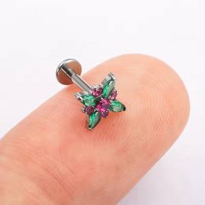 Orecchini a perno in lega di titanio F136 con zirconi a forma di croce, stile punk, per piercing all'orecchio, helix, <span class=keywords><strong>gioielli</strong></span> curativi senza rimozione - Product Image 2