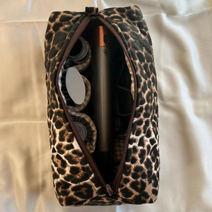 Nueva bolsa con cremallera con estampado de leopardo, bolsa de almacenamiento de herramientas de peinado de alta gama y elegante, bolsa de cosméticos multifuncional y artículos de aseo - Product Image 1