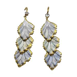 Boucles d'oreilles pendantes tendance en acier inoxydable 316L plaqué or PVD, design feuille durable et résistant - Product Image 1