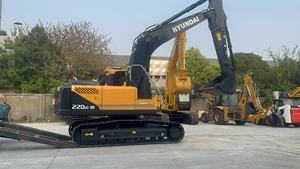 Excavadora Hyundai 220LC-9S con Cucharón de Excavación, Capacidad de 22 Toneladas, Peso Operativo - Product Image 4