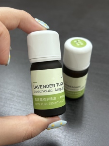 Aceite Esencial de Lavanda y Romero Cineol al por Mayor para el Cuidado de la Piel y el Cabello - 100% Puro y Natural - Etiqueta Privada al por Mayor - Product Image 1