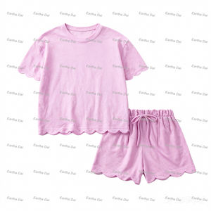 Set di Abbigliamento per Bambini all'Ingrosso, Magliette Estive in Cotone con Bordi Sfrangiati + Pantaloncini Personalizzati per Bambine - Product Image 4