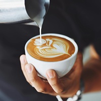 Nouvelle carafe à mousse de lait en acier inoxydable 350 ml (12 oz) avec plateau gradué pour Latte Art Barista Cappuccino Macchiato Argent