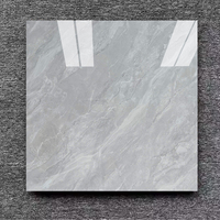 Carreaux de sol en porcelaine émaillée effet marbre gris clair brillant 60x60 (600x600mm) de Foshan