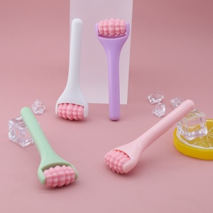 Système de massage facial portable et mignon en silicone pour le contour des yeux, applicateur de crème et masseur pour les yeux, idéal pour les soins oculaires et l'usage domestique - Product Image 4