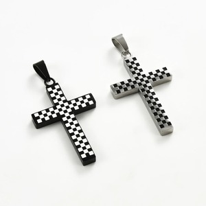 Collar con colgante de cruz de ajedrez de acero inoxidable para hombres y mujeres, estilo hip hop, blanco y negro, amuleto religioso de oración, joyería. - Product Image 6