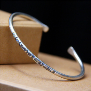 Bracciale semplice in argento Sterling S925 lavorato a mano da uomo e da donna con apertura a pesce intagliato Vintage regolabile con braccialetti di buona fortuna regali