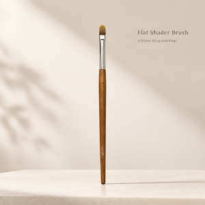 Pinceau de maquillage professionnel à poils plats avec fibres ultra-douces de 0,07 mm, virole en aluminium épaissie et manche en bois de bouleau de qualité supérieure - Product Image 1