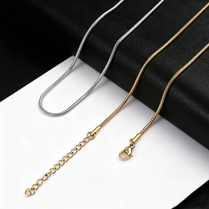 Cadena <span class=keywords><strong>de</strong></span> Serpiente <span class=keywords><strong>de</strong></span> Acero Inoxidable Plateada en <span class=keywords><strong>Oro</strong></span> <span class=keywords><strong>de</strong></span> 14K, Delicada, <span class=keywords><strong>de</strong></span> 0.9mm, 1.2mm, 1.5mm, 2mm, Unisex, Hipoalergénica, Minimalista, Resistente, para Regalo - Product Image 4