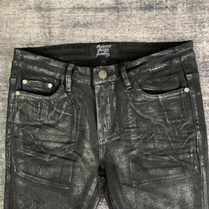 DENIMGUYS Jeans personnalisés avec peinture argentée à effet feuille, style graffiti rétro, délavage acide, style punk Y2K, jeans pour hommes - Product Image 3