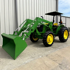 Tracteur compact à roues John Deere 3038E, 70 CV, 4 roues motrices, transmission par engrenages, pour chargeur frontal, pelle arrière, utilisation agricole, vert - Product Image 1