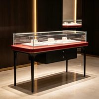 Vitrine à bijoux durable avec éclairage LED, caractéristiques écologiques et options personnalisables