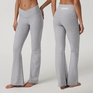 Ensemble de yoga recyclé deux pièces : Crop top col en V profond respirant et leggings évasés taille haute en coton élasthanne de couleur unie - Product Image 3