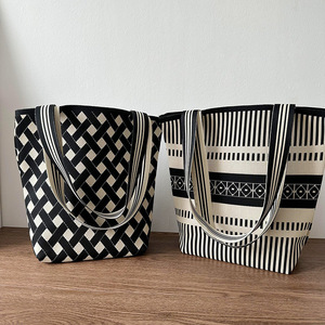 Borsa a tracolla con motivo a contrasto geometrico di nuova moda borsa a mano in maglia di moda - Product Image 5