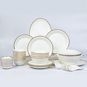 Ensemble d'assiettes à dîner en <span class=keywords><strong>porcelaine</strong></span> fine motif floral élégant ensemble de vaisselle blanche en <span class=keywords><strong>porcelaine</strong></span> de haute qualité à bords dorés pour le <span class=keywords><strong>service</strong></span> de dîner - Product Image 6