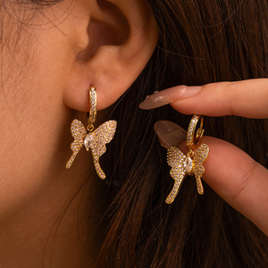 Pendientes de Mariposa con Incrustaciones de Oro y Zirconia, Diseño de Aro, para Uso Diario - Product Image 2