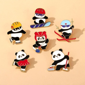 Broche Mignonne de Dessin Animé, Panda de Dessin Animé, <span class=keywords><strong>Ski</strong></span>, Hockey sur Glace, Souvenirs, Badge Exquis et Adorable - Product Image 1